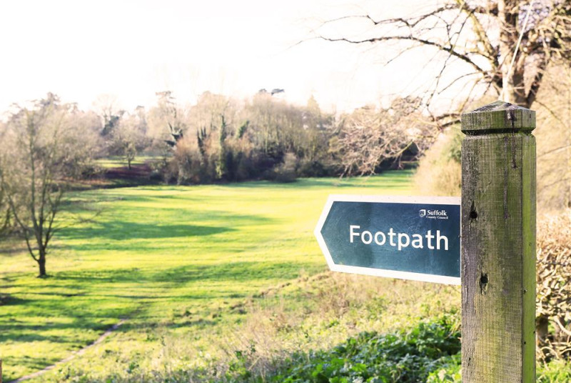 You can access the park across the road from Wren Cottage via a footpath.