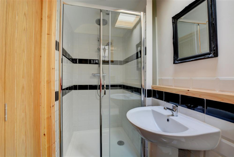 En suite to bedroom one