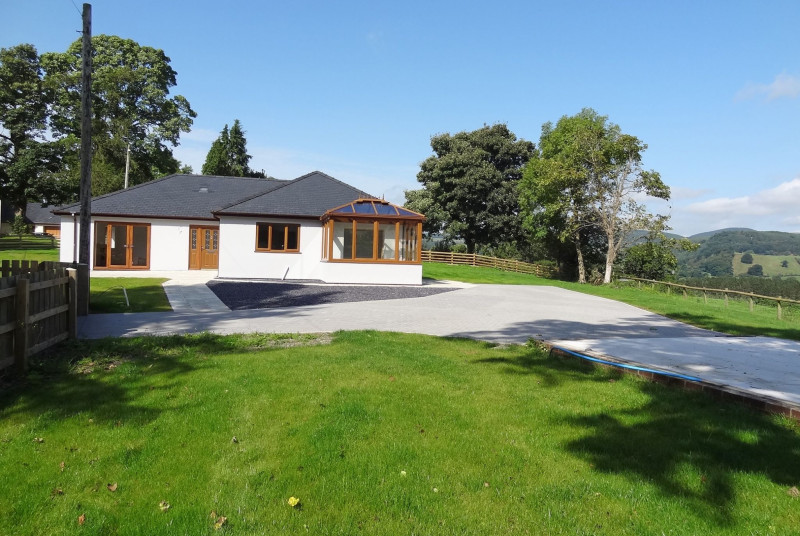 Detached Bala holiday cottage with a large enclosed garden