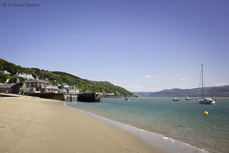 Aberdyfi Beach with plenty of cafes and restaurants on the sea front