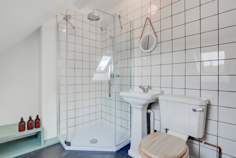 Third floor shower room