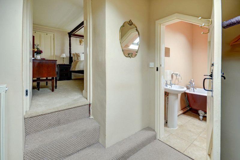 The en suite bathroom of the master bedroom