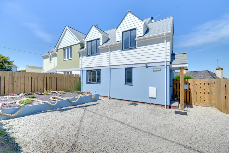 Ample space for parking on the driveway