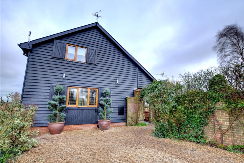 EK745 - Exterior Front