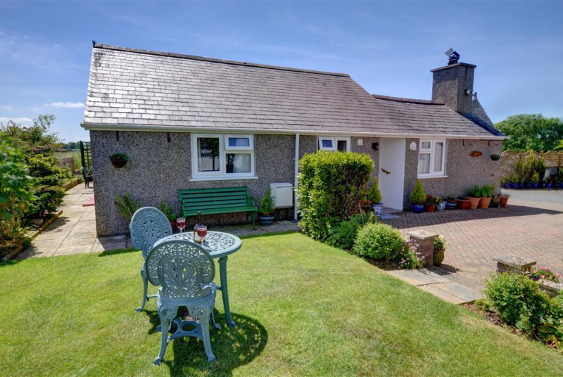 WAG303 - Exterior - View 1