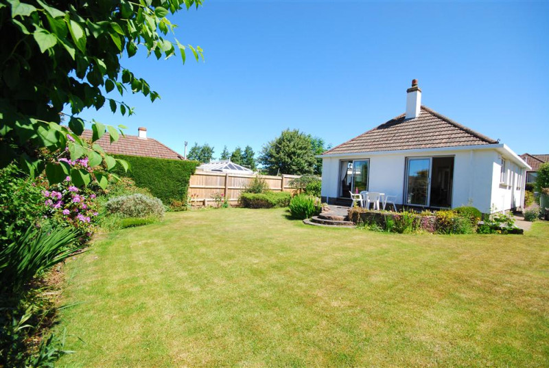 Huge garden to sit out in and enjoy the sun