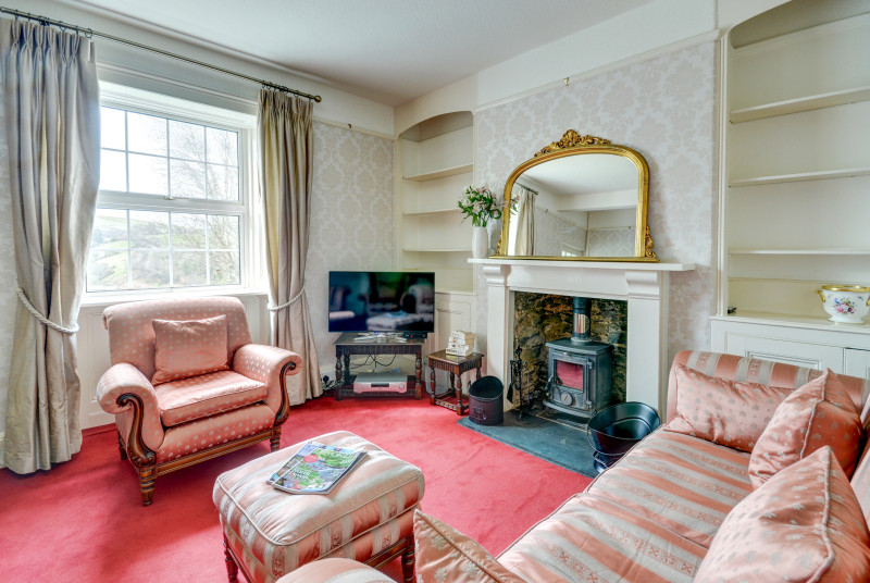 The sitting room with large window