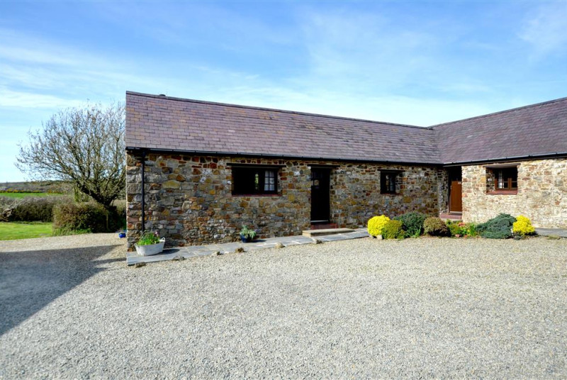 Shippon is an end cottage, set at right-angles to the other two, garden to the rear