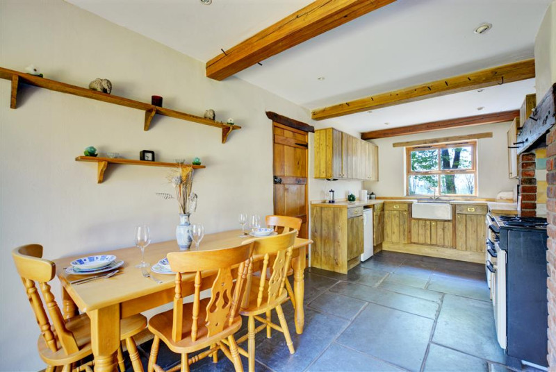 Traditional cottage kitchen with table & chairs.