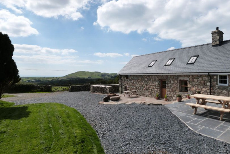 Self catering Tywyn cottage, North Wales with wonderful Sea View