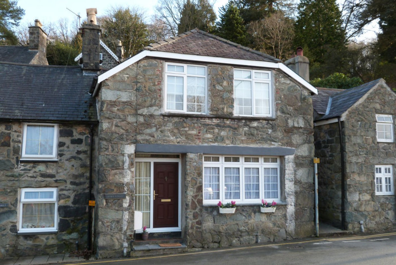 Spacious holiday cottage in Dolgellau in a highly convenient location