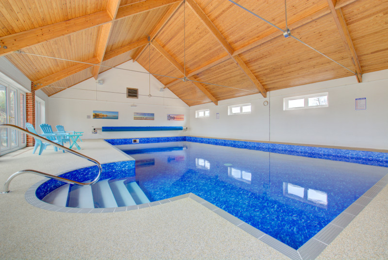 This poperty benefits from the use of this communal swimming pool