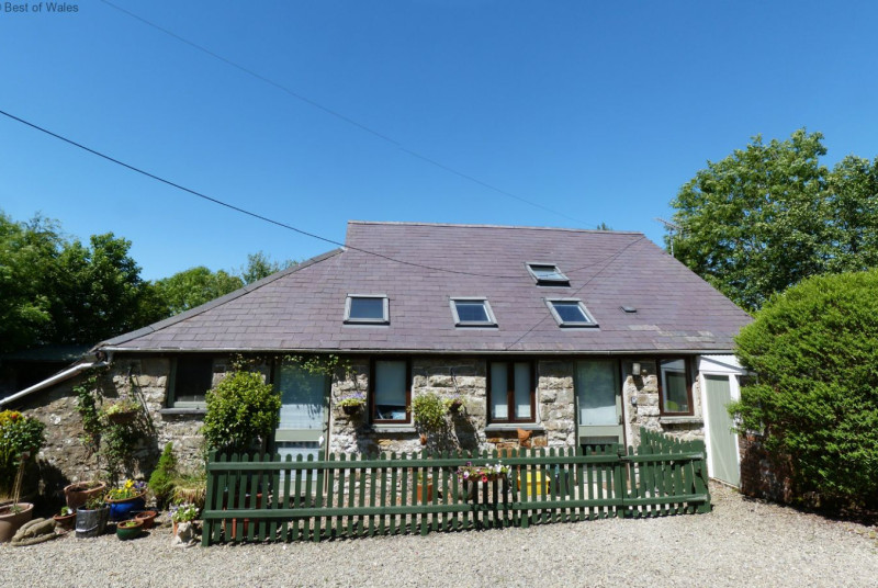Beautiful 5 star self-catering cottage in Ceredigion countryside