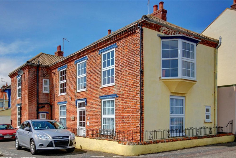 Lovely seaside property right on the Aldeburgh sea front. 