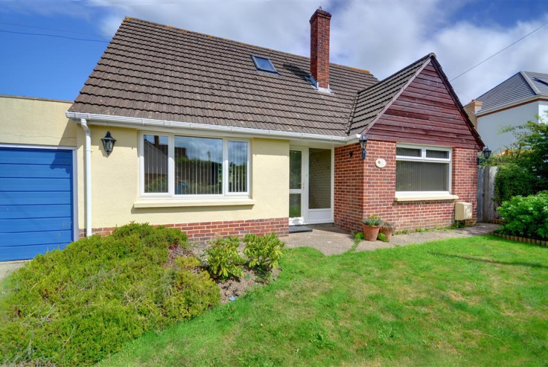 This popular detached property provides bright and cheerful accommodation on the outskirts of the market town of Barnstaple