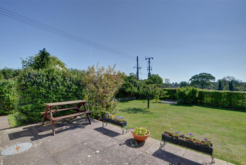 With a generous garden to the rear of the property Midda Beck makes for a great stay with children or dogs.