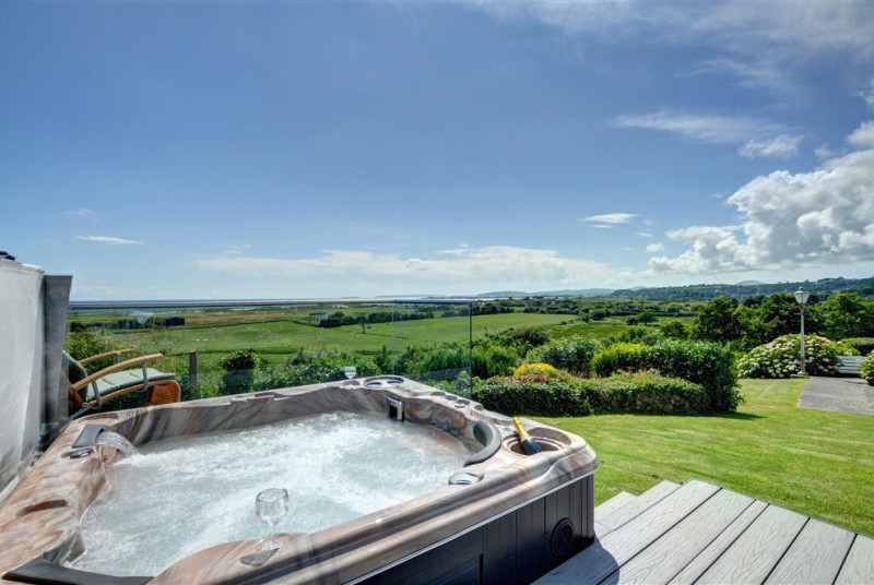 FL025 - Hot Tub with Sea View