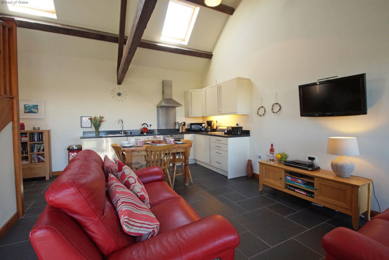 Holiday accommodation Llyn Peninsula - fully equipped kitchen