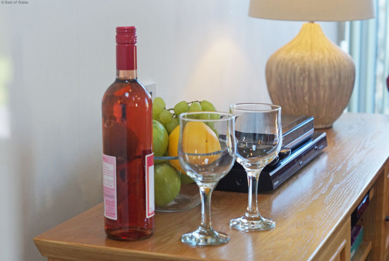 Holiday accommodation Llyn Peninsula - fully equipped kitchen