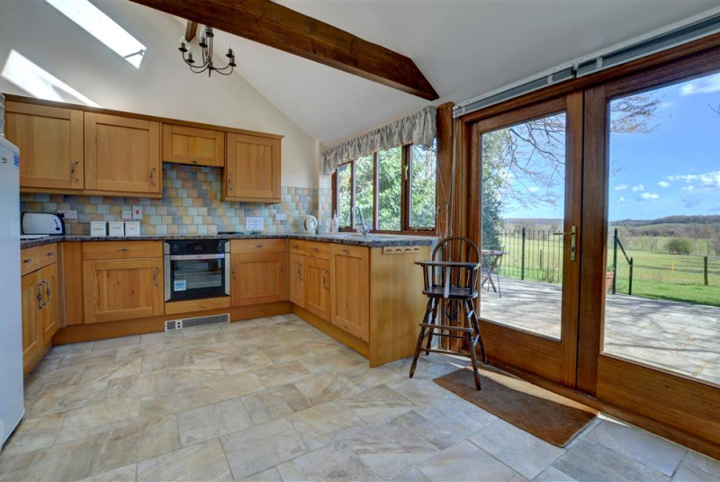 TW653 - Kitchen - View 2