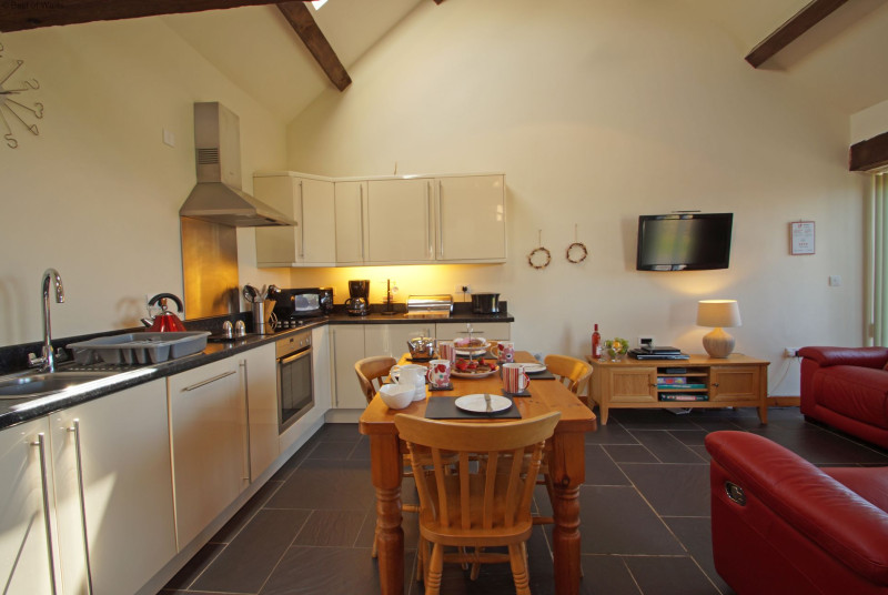 Holiday accommodation Llyn Peninsula - fully equipped kitchen