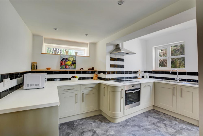 Lovely kitchen with ample cupboard space