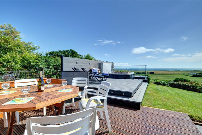 FL025 - Deck and Hot Tub View 3