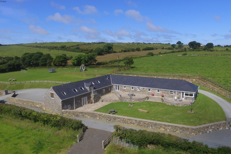 Spacious, detached and spectacular cottage - perfect for get-togethers