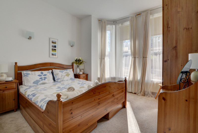 Light and bright double bedroom attractively furnished with large bay windows