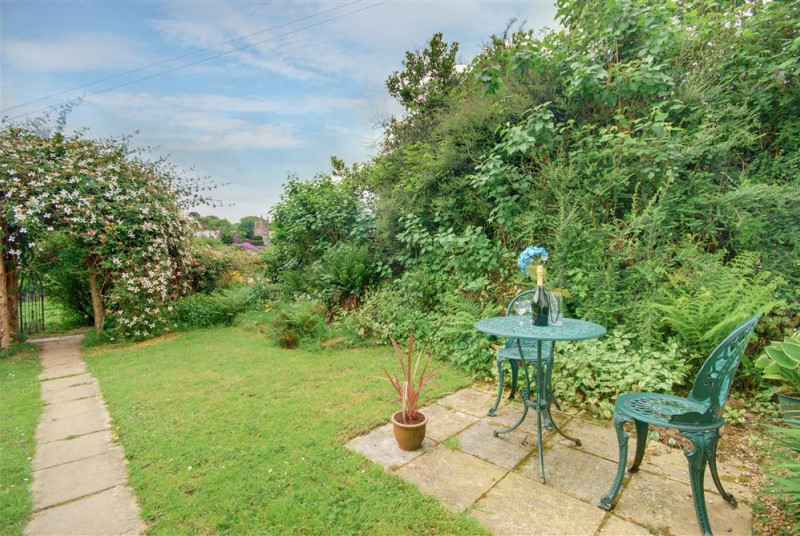 This shows the attractive front lawned garden. 